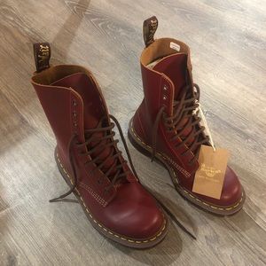 1490 VINTAGE MADE IN ENGLAND MID CALF BOOTS
SIZE 6